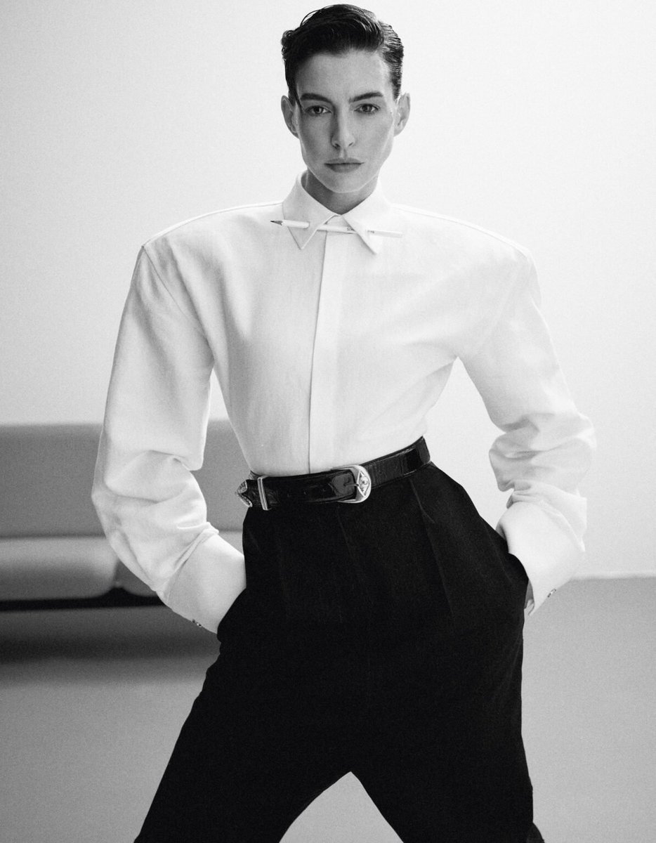 Anne Hathaway, W Magazine için kamera karşısına geçti.