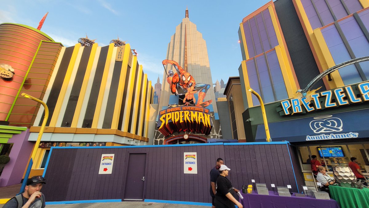 The Amazing Adventures of Spiderman is now using some ride vehicles from the former attraction at Universal Studios Japan! This is pretty neat!