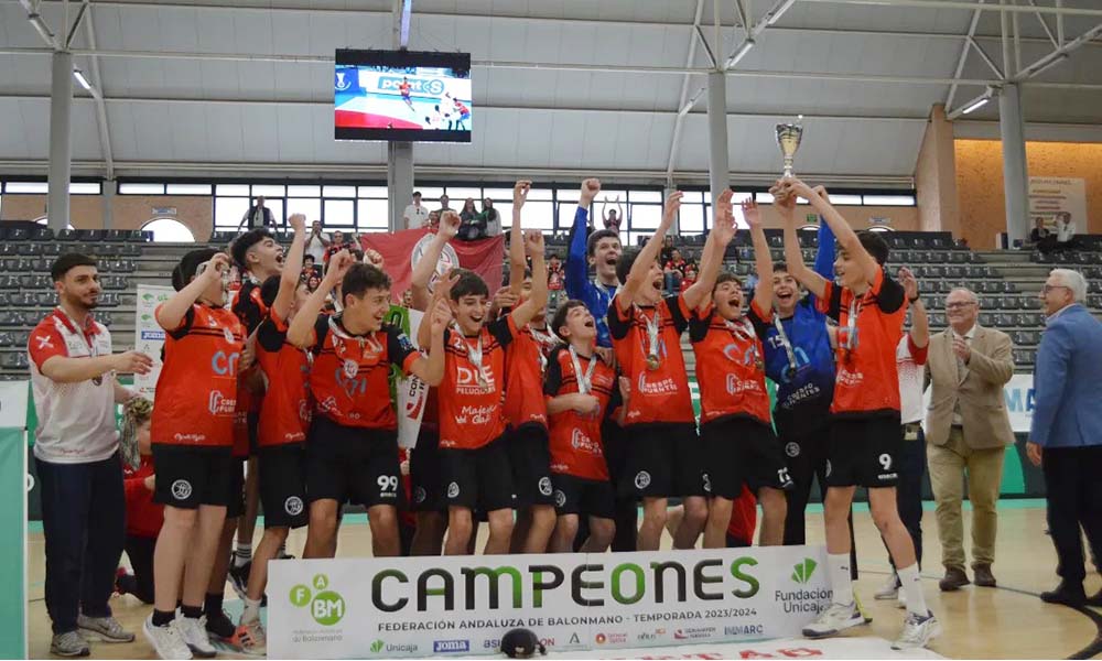 gabycumbreras's tweet photo. El @BM_Roquetas fue el campeón del CADEBA infantil masculino de balonmano, celebrado en San Fernando, al imponerse al Palma del Río (29-23) en la final. El Bahía de Almería, tercero y el Algeciras acabó cuarto.
https://t.co/psoQo3TiLS https://t.co/Nc69E8QExy