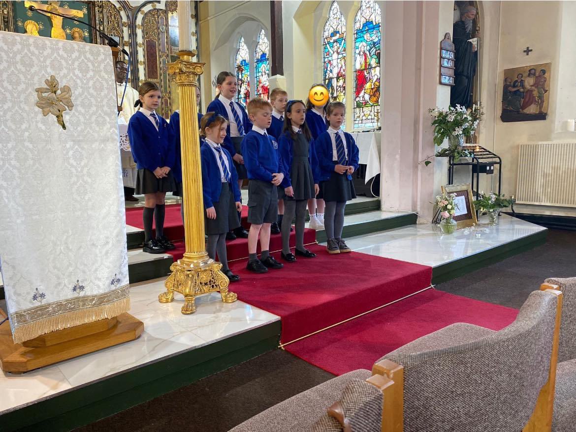 A huge well done to our Year 3 & 4 pupils who made their first confession on Sunday and sang beautifully infront of the congregation. 🕊️
