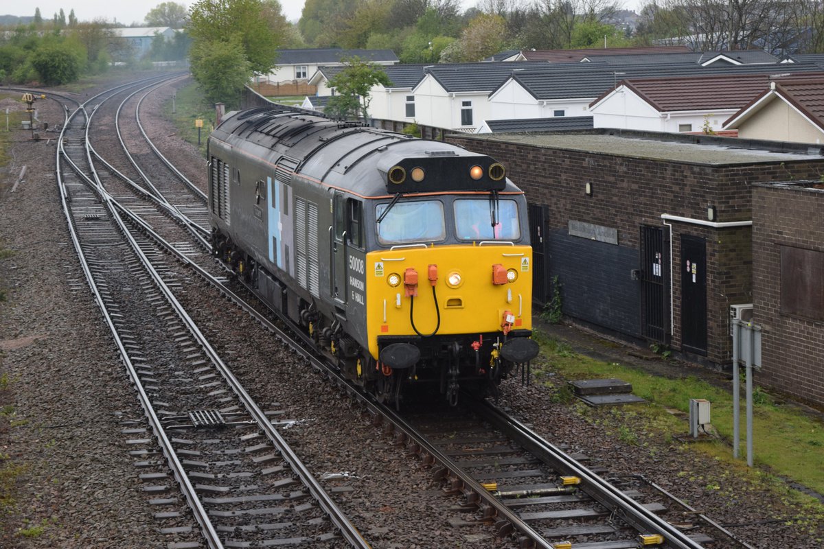 What I've been chasing all day! Hanson and Hall's 50008 'Thunderer' has been out on what I believe is a route learner; and I snapped it in three places. First two at Barnsley, the third at Meadowhall (Barrow Road) and the last at Mexborough.

#class50 #thunderer #southyorkshire