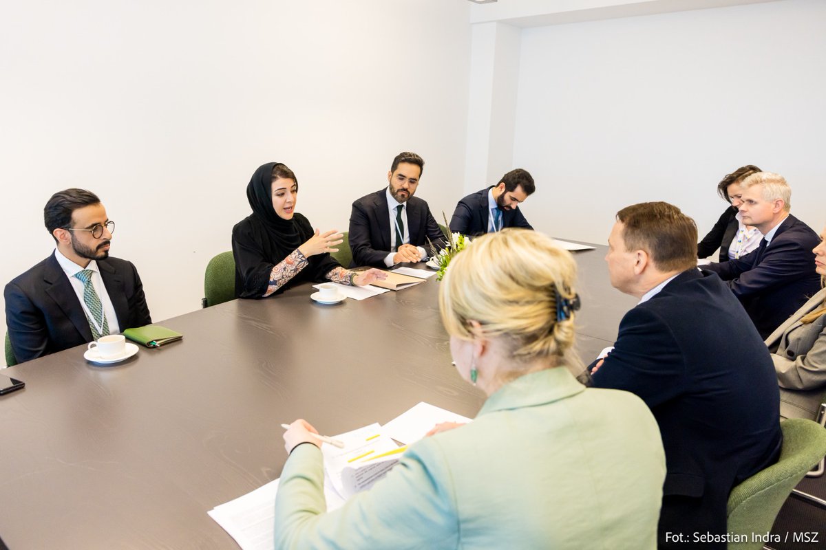 FM @sikorskiradek met with FM of 🇸🇦 @FaisalbinFarhan and Minister of State at the 🇦🇪 MFA Reem Al Hashimi. The prospects for further development of bilateral relations and issues related to the current international situation were discussed in both conversations.