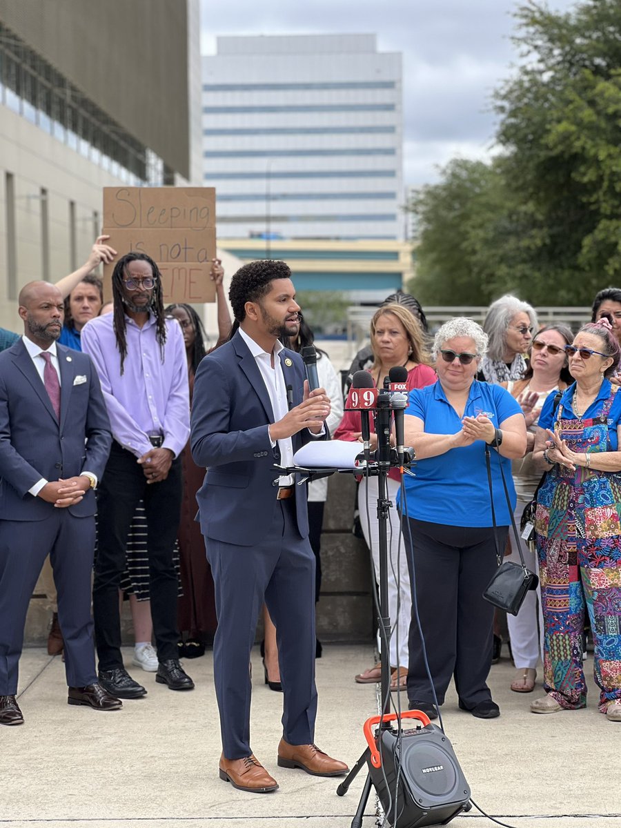 Joined some of amazing Central Florida Housing advocates & Organizers this morning ahead of the Supreme Court decision on Johnson v. Grants Pass. This decision could turn being houseless into a crime. Punishing the vulnerable will not fix the housing crisis. #HousingNotHandcuffs