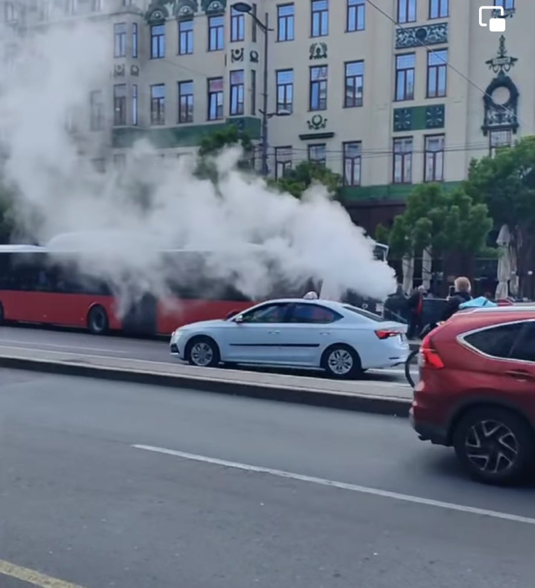 Beograd se RASPADA!

UNISTEN JE!

I po padu Vucica trebace decenija za oporavak!