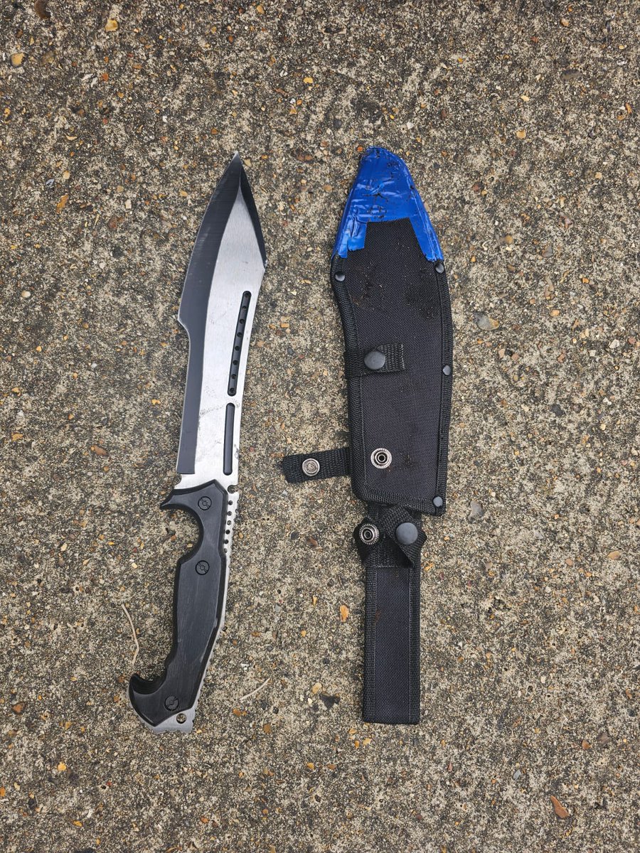 MPSBarkDag's tweet photo. After a rather long foot chase around REEDE ROAD, #DAGENHAM, East Area Proactive Syndicate, #EAPAS, detained a male after he was seen discarding this knife. Charged and kept in for court. 470EA @LocalCrimeBeats @BDPost https://t.co/alQTuscgU4