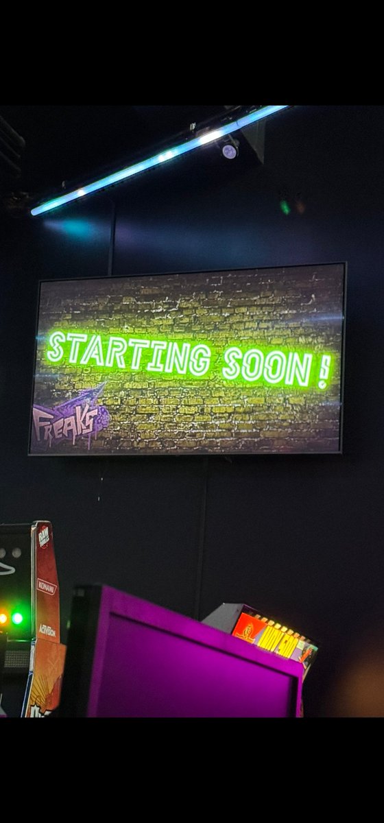 Tonight!
Freaks is back at Free Play Dallas for our weekly Super Smash Bros Ultimate tournament!
6pm Friendlies 
7pm Side Bracket Super swordie bros
8pm singles Bracket 
Free to play arcade And console games 
Now on twitch!
start.gg/tournament/fre…