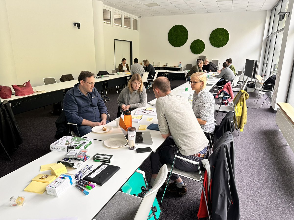 That‘s how our <a href="/LungHealthMUC/">Institute of Lung Health and Immunity</a> PIs meet. Happy to have the chance to work with some of the smartest, most creative people to create solutions for the future. We did some mean product design today!@AlionderCPC <a href="/Mkg_Lehmann/">Mareike Lehmann</a> <a href="/KapellosTS/">Theodore S. Kapellos</a> <a href="/CPC_Imaging/">Gerald Burgstaller</a> <a href="/DiefenbacherL/">@diefenbacherlab.bsky.social</a> <a href="/MDLuecken/">Malte Luecken</a>