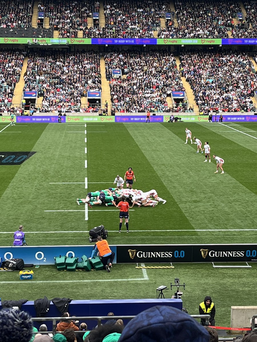 Some stalwarts of the @RAFRugbyUnion were watching the Red Roses on Saturday @Twickenhamstad Michelle Crolla (most caps for RAFRUW) @Junkie_Cokayne (coach) & @BPiddlesden part of officials team for this 6 Nations game. Still tracking the RN v RAF game in Plymouth on @BForcestv
