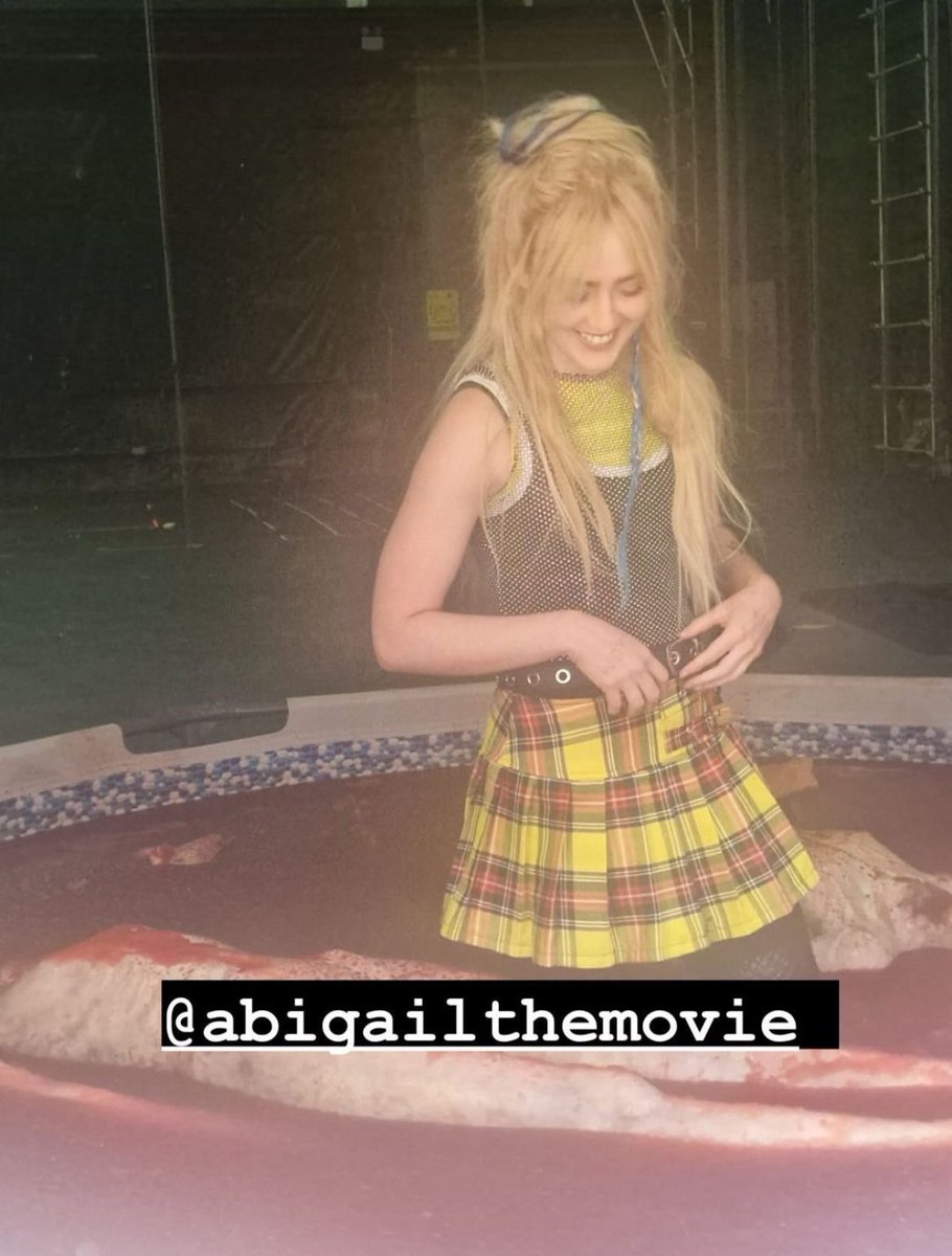 kathrynnfiles's tweet photo. Kathryn Newton BTS from #AbigailTheMovie https://t.co/4tqIbOVNdi