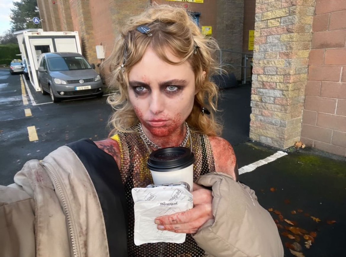 kathrynnfiles's tweet photo. Kathryn Newton BTS from #AbigailTheMovie https://t.co/4tqIbOVNdi
