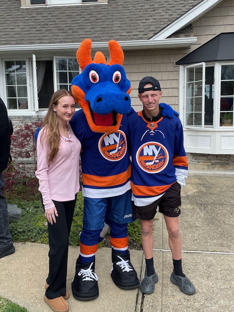 With help from Friar Alumni Steve Athan and Alan Hahn, this very brave Friar, Dan Grogan, received quite a surprise on Friday! Dan is fighting non-Hodgkin's lymphoma and yet he has great grades, an incredible outlook and now he's got playoff tickets thanks to @nyislanders