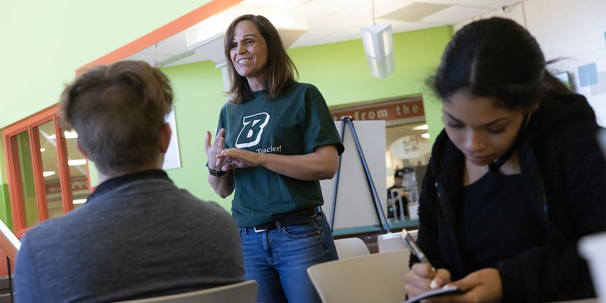 More STEM teachers are coming to NYS!🍎 After receiving $1.2M in federal funding, @binghamtonu will recruit and prepare future middle and high school mathematics educators to teach students in underserved communities. Learn more: wbng.com/2024/04/19/bin…