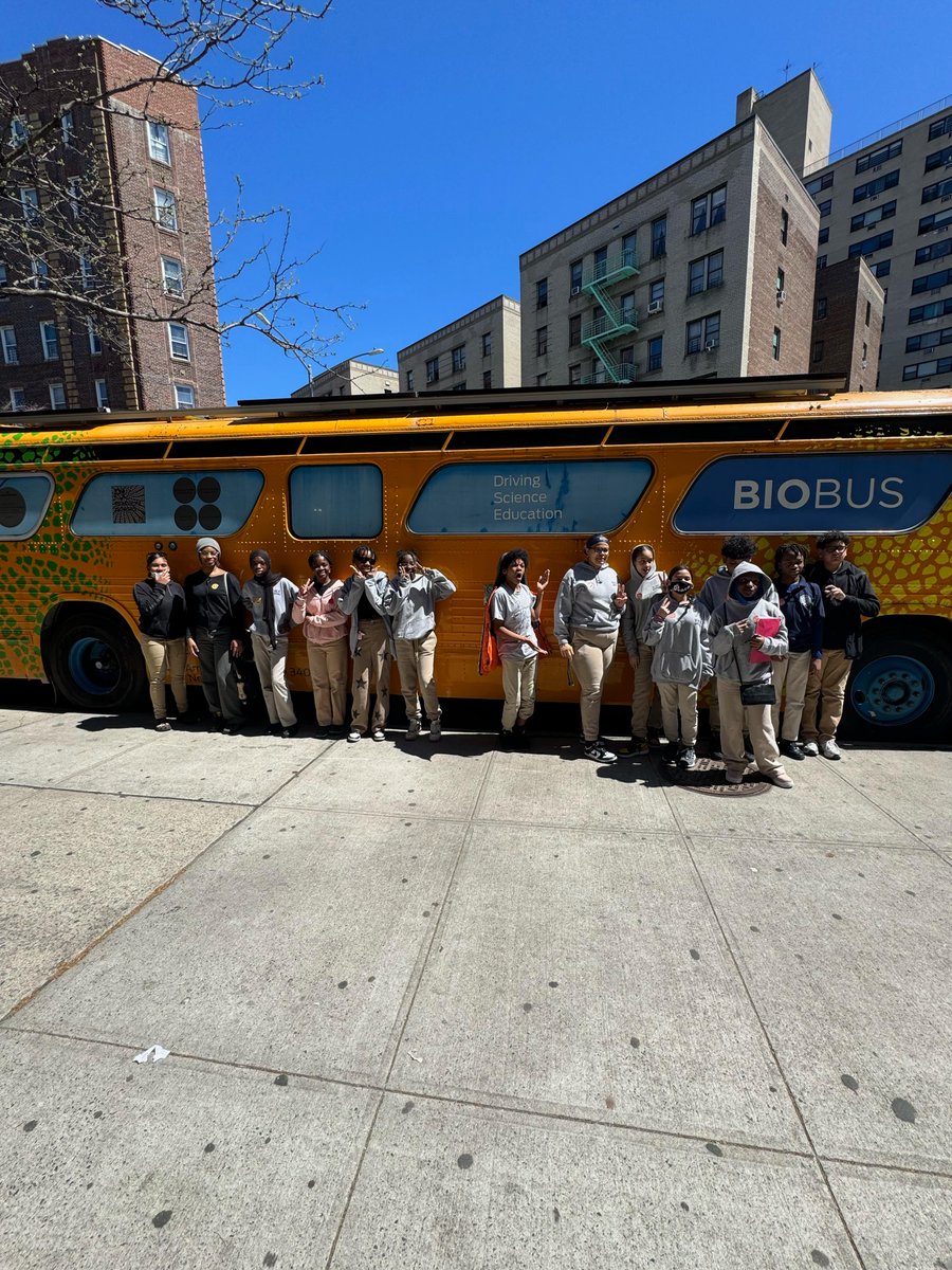 🎉 Busy and exciting weekend in my #Bronx community! From the District 8 multicultural fair to having fun with the @BioBus and our intake day at Watson Houses in partnership with @KennyBurgosNY. Let’s celebrate our vibrant community together! 🌟#BronxPride #thebronxsenator