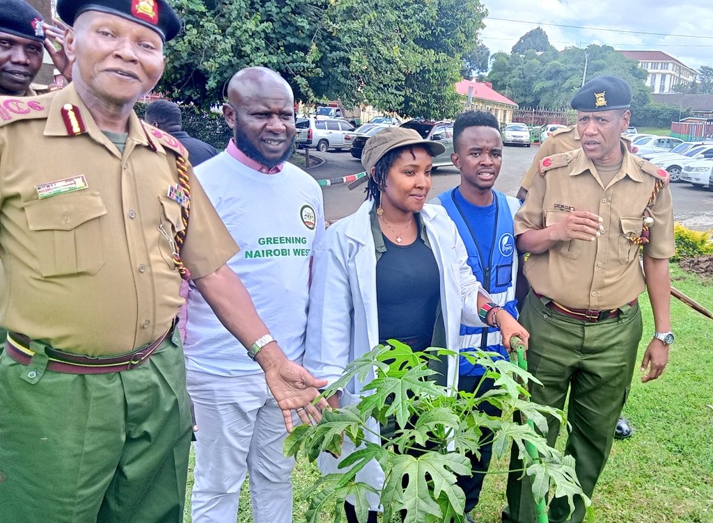 The @nairobi_rivers led by Commissioner @lizwathuti marked #EarthDay2024 at Kamukunji grounds with the Kamukunji Environment Conservation Champions and at the Uhuru Camp SGB Unit together with strategic partners including The Commadant and Hon Rex Omolleh, MCA Nairobi West