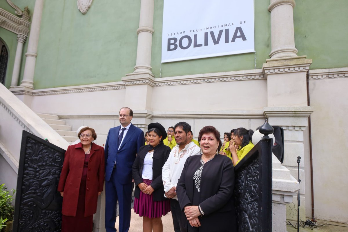 Estuvimos presente en la inauguración de la muestra del Estado Plurinacional de Bolivia en la Bienal de Venecia, una visión denominada: “mirando al pasado, avanzando más allá del futuro”, una reflexión sobre la importancia de la cosmovisión boliviana