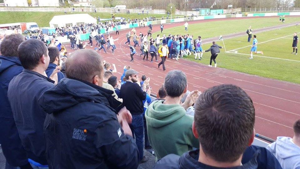 Awaydays23's tweet photo. ON THIS DAY 2017: Stockport County at Bradford Park Avenue #stockportcounty https://t.co/2q7wtwI2go