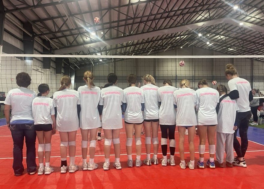 MIEliteVB's tweet image. Congratulations 12 Mizuno on winning the 12 Blue division at Motor City Madness!🥳 #BeElite #MotorcityMadness