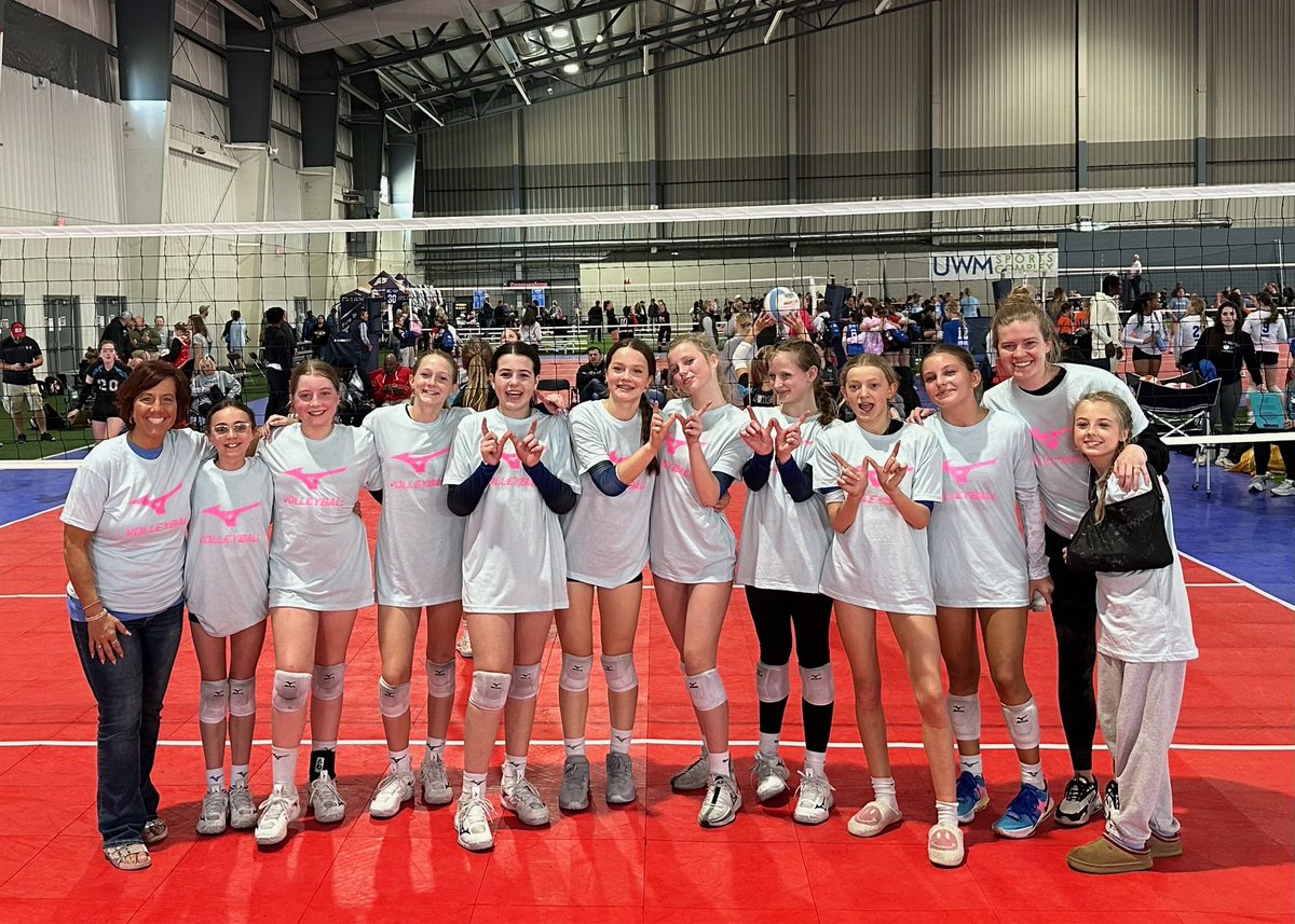 MIEliteVB's tweet image. Congratulations 12 Mizuno on winning the 12 Blue division at Motor City Madness!🥳 #BeElite #MotorcityMadness