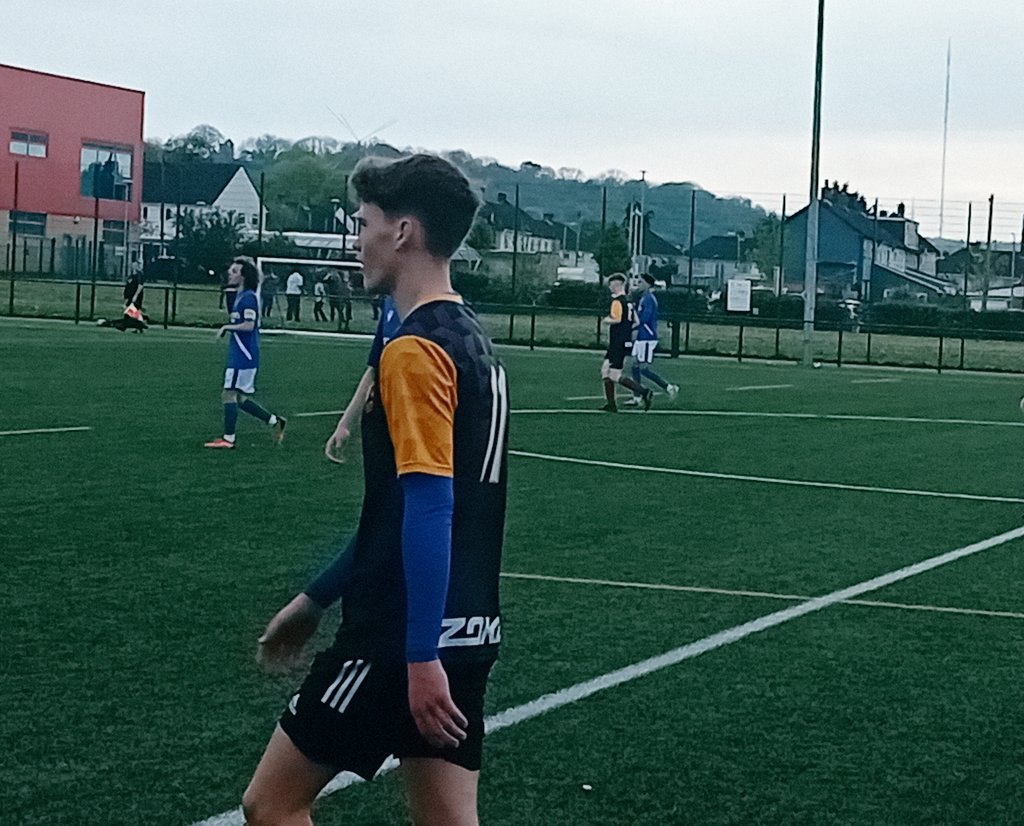 Colli wnaeth y tim cyntaf heno yn erbyn Coleg Penybont ond dangosodd y bechgyn llwyth o galon ac roedd yn ymarfer da ar gyfer y gem fawr wythnos nesa. Our seniors lost to Bridgend College tonight but showed plenty of spirit + it was a good exercise ahead of the big game nxt week.