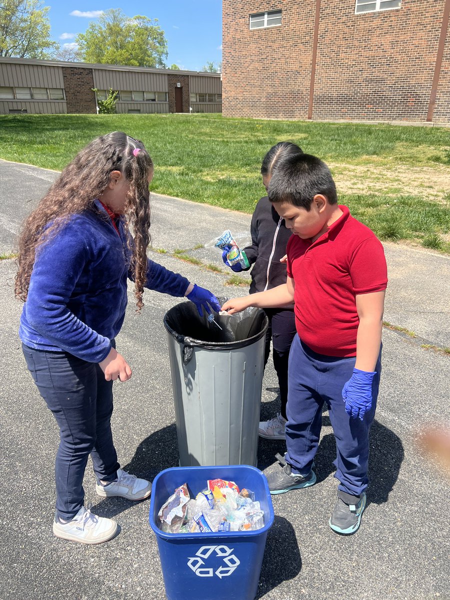 Earth Day 2024…<a href="/LewisdaleLions/">Lewisdale Elementary</a> Enjoyed the day exploring ways to have a healthier planet.