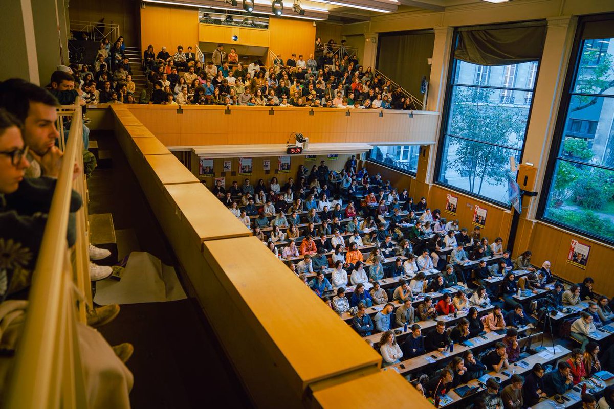 Plus de 800 personnes pour ma conférence à Sciences Po Paris. Et plus de 10 000 personnes suivent en direct ! 

Pour suivre le direct : youtube.com/live/SV8G6xqB3…