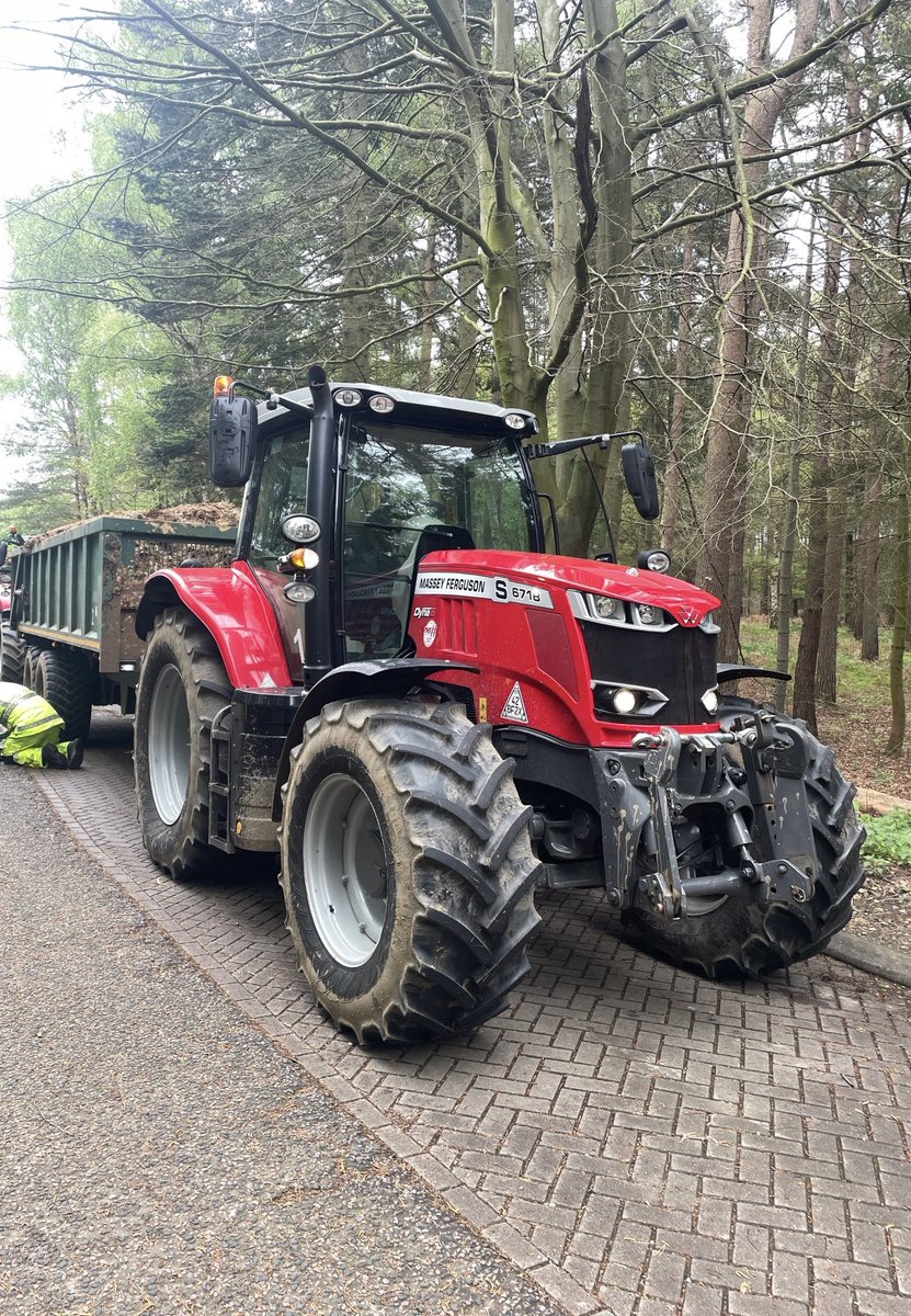 #Agricultural vehicle checks in #Norfolk 🚜 

This tractor was stopped &amp; inspected by the team 🔦 

Several issues including-

3 x inoperative trailer brakes❌
Parking brake defective ❌

Removed from the road network until repaired ✅