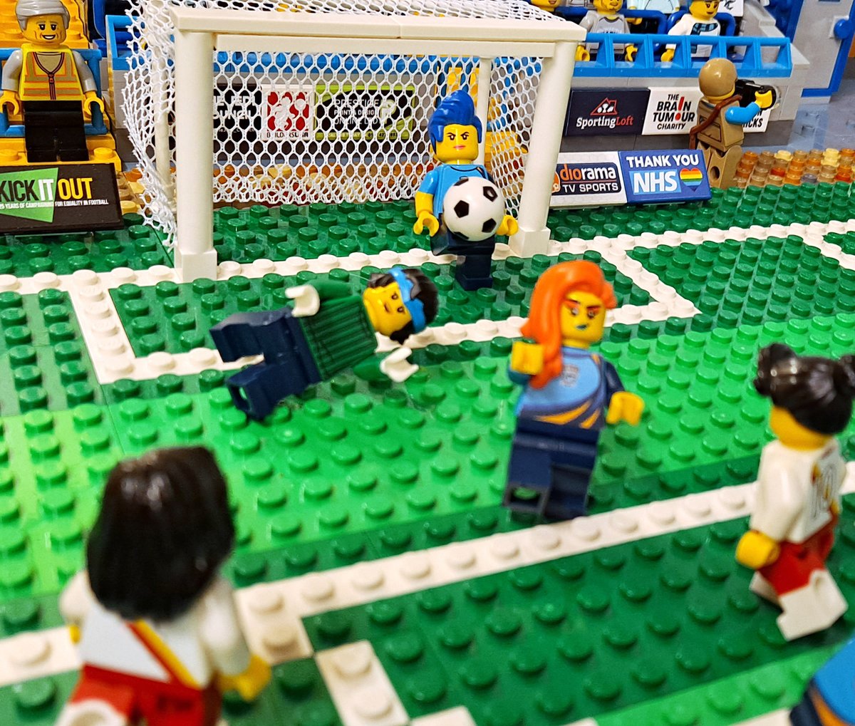 studdersfield's tweet image. 85mins – With just minutes to go a chance for Brickstand as Swift is through and chips over O'Connor, it looks goal-bound but Molly Morgan is there to clear off the line... Great defending there!!! 👏👏👏
🔵 1-0 🔴
#BrickFootball #HerGameToo #PlayUnstoppable #LEGO