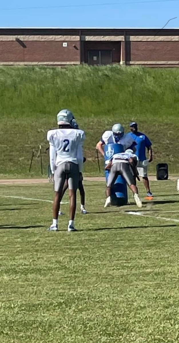 Taee_Carter1's tweet image. Today would’ve been the start of spring practice and this popped up in my memories you would’ve been super excited for spring practice DB all you wanted is make our Manchester Blue Devils better I love you my Blue Devil brother you are playing football in heaven #LLDB