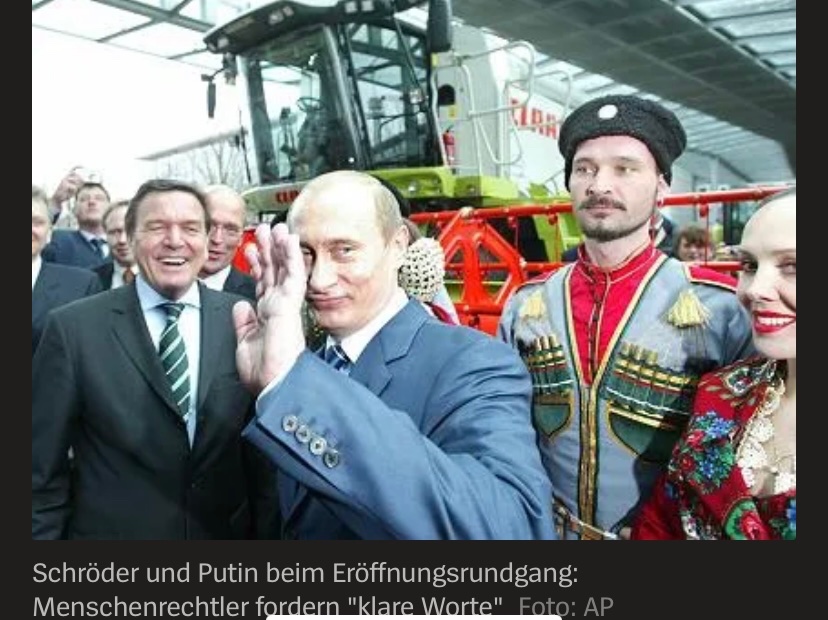 Weil ja heute Hannover Messe #HM24 ist, habe ich gehört. ☺️ hier die Eröffnung 2005. Mit von der Party unser lieber Putin, Gazprom Chef Alexej Miller und der später Rosneft Direktor Schröder. Unglaublich wie man Russland bedroht hat. Mit Geld.