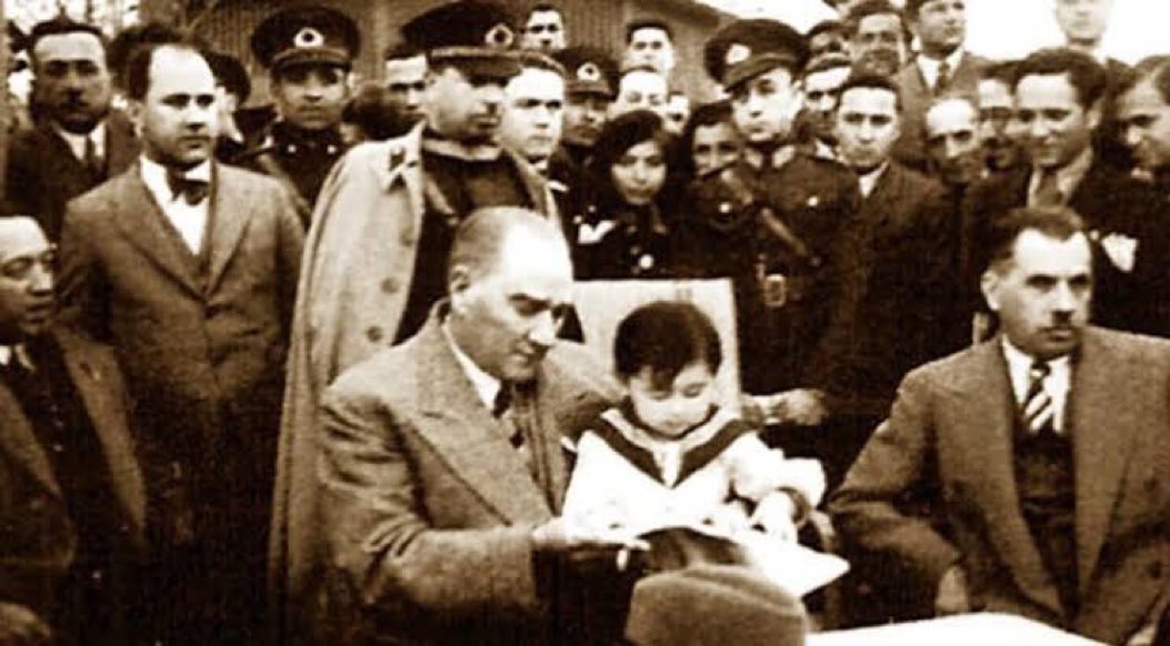 Çocuklar geleceğindir. Çocuklar geleceği yapacak adamlardır. Mustafa Kemal ATATÜRK 23 Nisan Ulusal Egemenlik ve Çocuk Bayramımız kutlu olsun! #23Nisan #MustafaKemalAtatürk #NeMutluTürkümDiyene ❤️🇹🇷♾️🇹🇷❤️