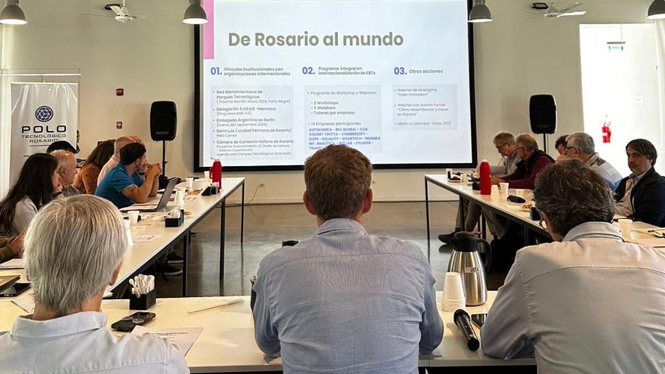 #CienciaSantaFe

👩🏻‍💼🗣️ En el <a href="/PoloTecRos/">PTR</a>, participamos como representantes del <a href="/GobSantaFe/">Gobierno de Santa Fe</a> de la Asamblea Anual Ordinaria, donde las más de 20 empresas socias aprobaron Balance y Memoria correspondientes al año 2023.