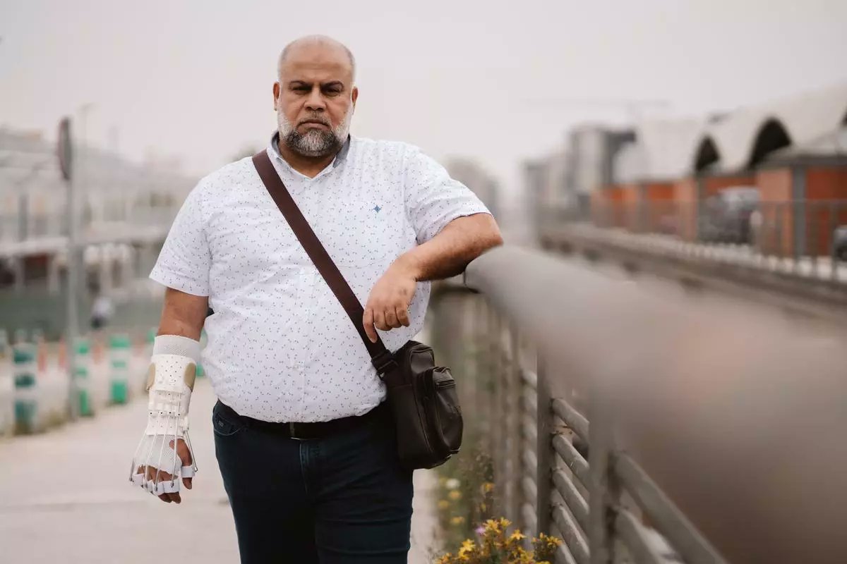 Photos of our beloved Wael ElDahdouh in Madrid, Spain. This is the first time he’s left Qatar after evacuating from Gaza for his surgery to attend Periodico De Espana to recieve the Julio Anguita Pareaso Journalism award. Seeing him made us smile today and I hope it makes you