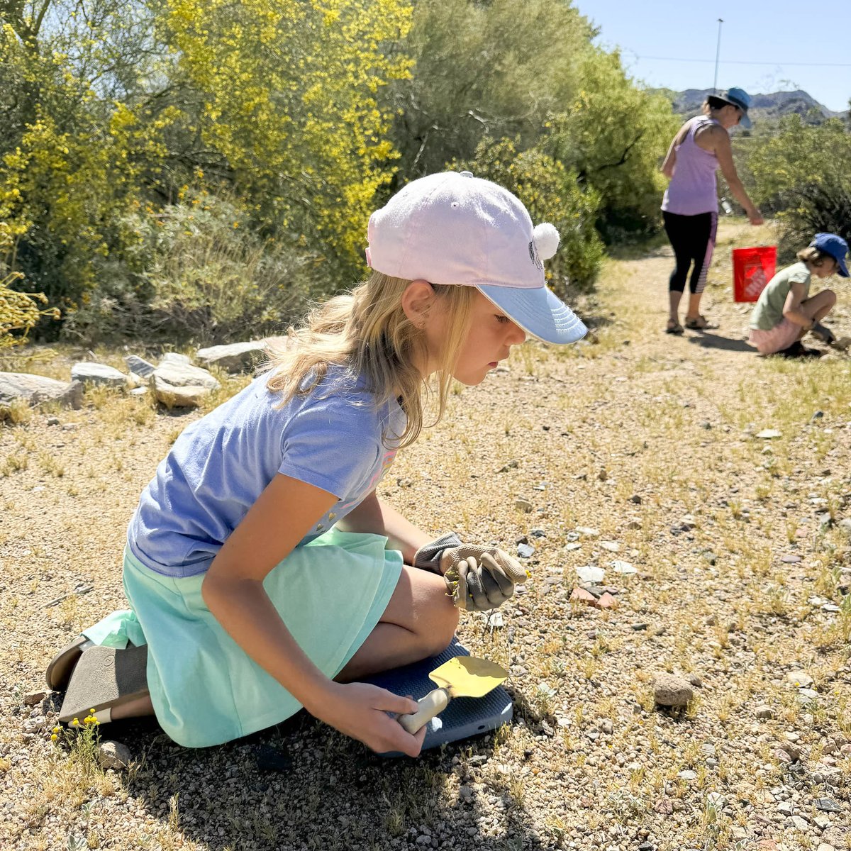 pvschools's tweet photo. Mercury Mine Elementary School held its Desert Clean-Up Day this past Saturday ahead of #EarthDay. Thank you to everyone who pitched in to help beautify the school's Desert Education Area! These inspiring efforts embody the spirit of Earth Day and the #PVCommunity! #PVSchools https://t.co/ZJIe2iZqM2
