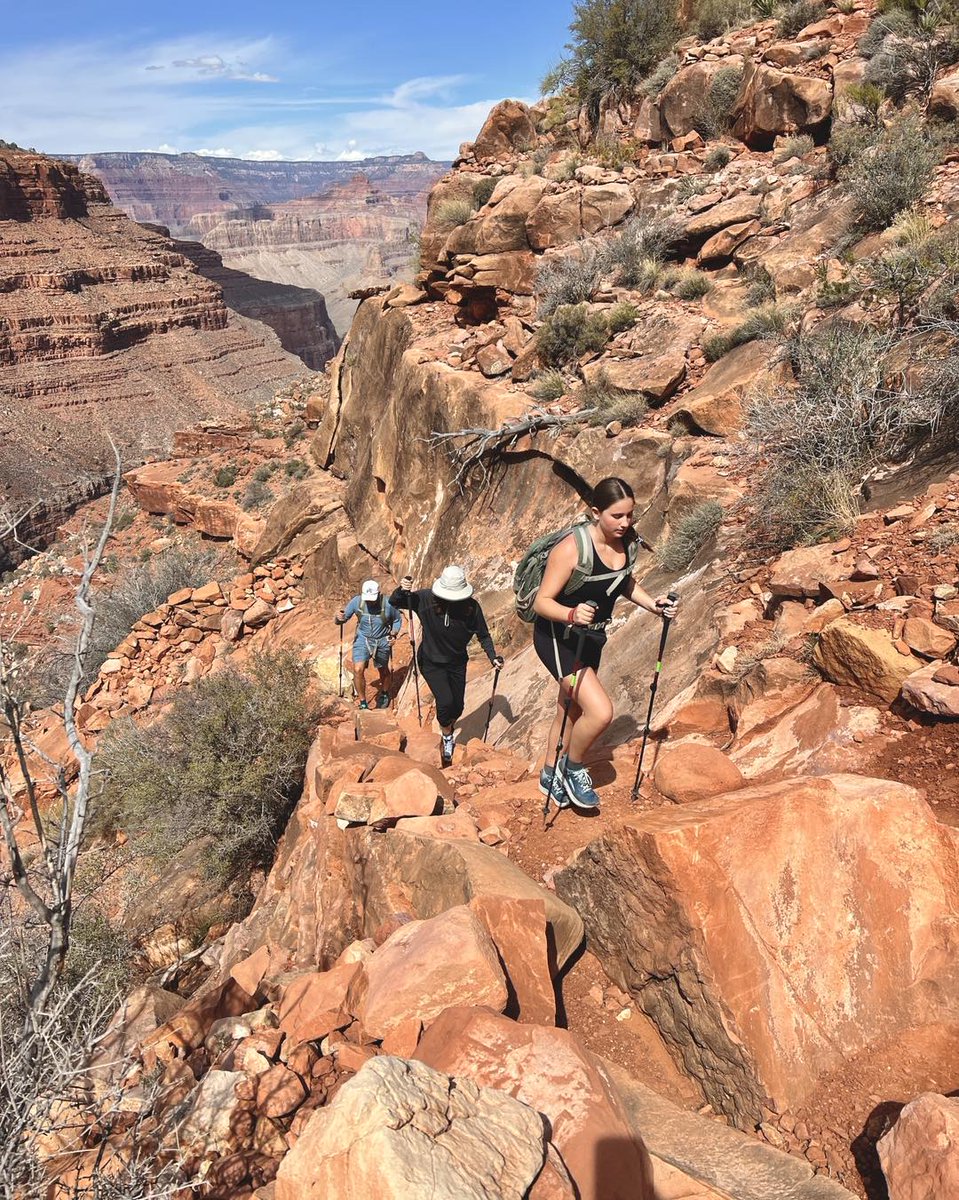 CanyonGuides's tweet photo. Out crushing it on the Hermit Trail with some awesome guests! https://t.co/tr29FGY0V9 #hermittrail #grandcanyonhiking https://t.co/DkA8ElC4bu