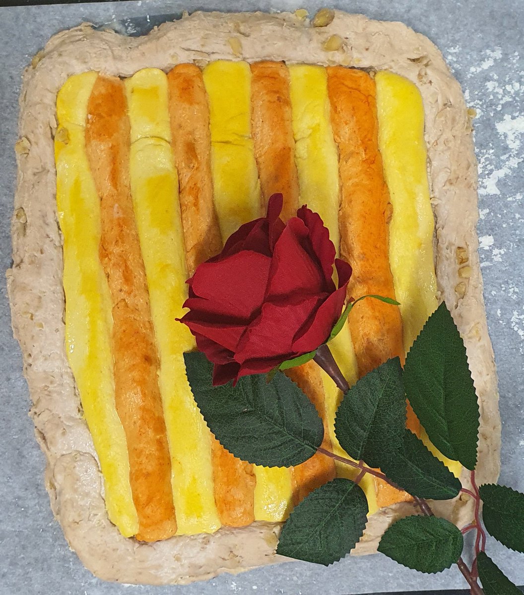 Preparant la diada de #SantJordi. A punt per enfornar el pa 😋. 
Demà llibres i roses a dojo! 📚⚘️⚘️📚