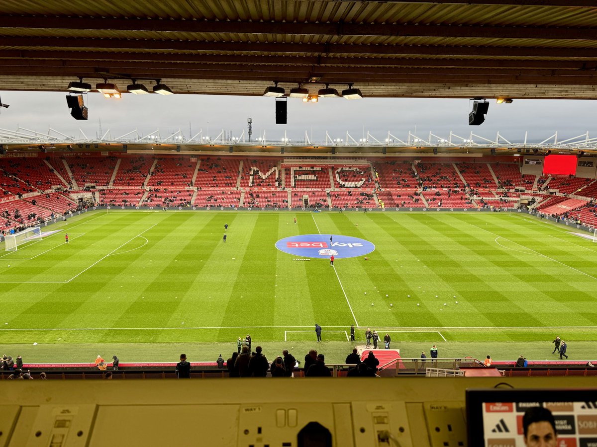 3 games left in the #eflchampionship and tonight I'm at The Riverside for #middlesbroughfc v #leedsunited with @brynlaw - time to get back to winning ways, good luck to Daniel and the boys. Let’s go! 💪🏻👊🏻 #MOT