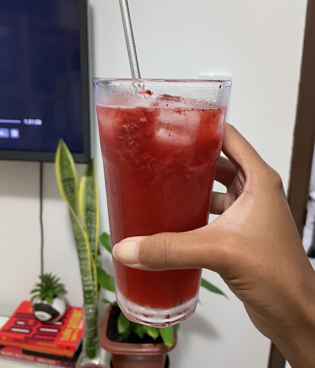 melaininas's tweet photo. e eu e minha namorada q fizemos a noite da caipirinha (bebemos duas e fomos dormir) https://t.co/N2BPkxWybf