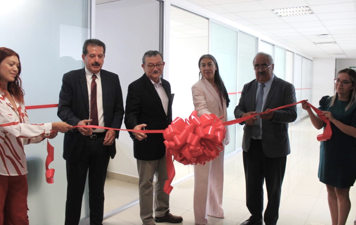UJED_Oficial's tweet photo. #UJEDInforma El rector #UJED Rubén Solís Ríos acompañado del director de #FAMEN Antonio Sifuentes Álvarez y la directora electa Ma. del Carmen Rojas García inauguraron de manera formal el Departamento de Salud Mental de la institución, que está abierto a la comunidad juarista. https://t.co/QCpxL5YqtU
