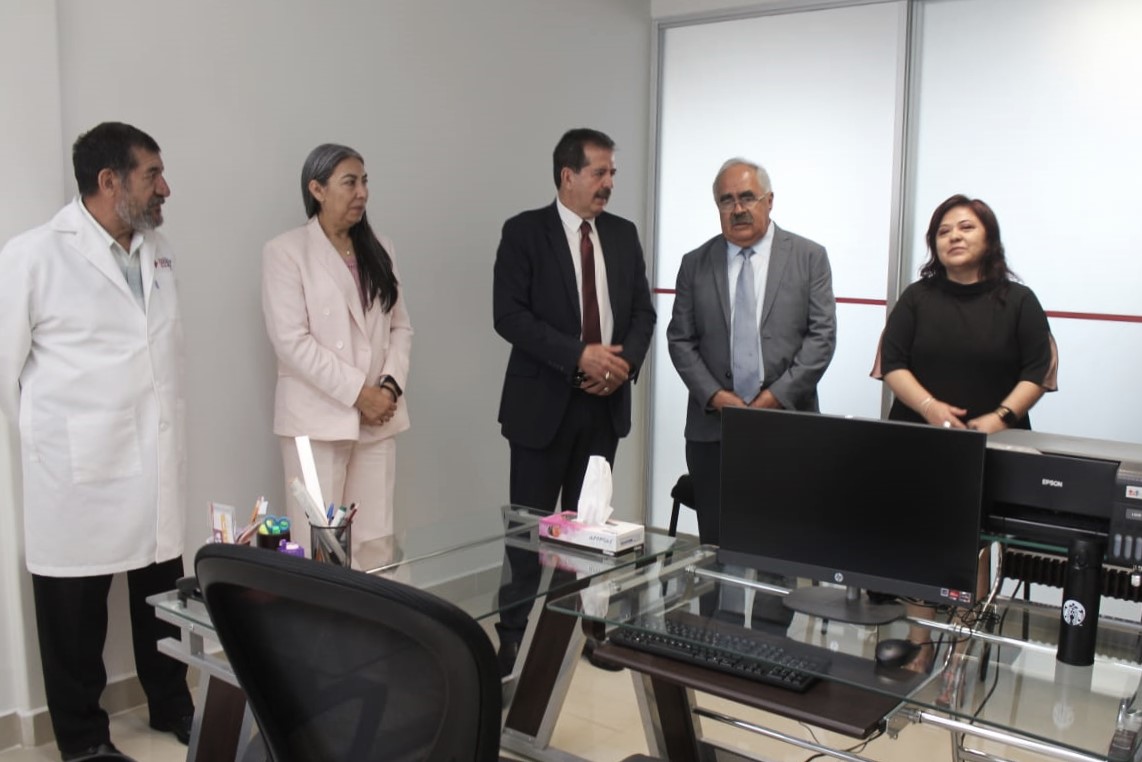 UJED_Oficial's tweet photo. #UJEDInforma El rector #UJED Rubén Solís Ríos acompañado del director de #FAMEN Antonio Sifuentes Álvarez y la directora electa Ma. del Carmen Rojas García inauguraron de manera formal el Departamento de Salud Mental de la institución, que está abierto a la comunidad juarista. https://t.co/QCpxL5YqtU