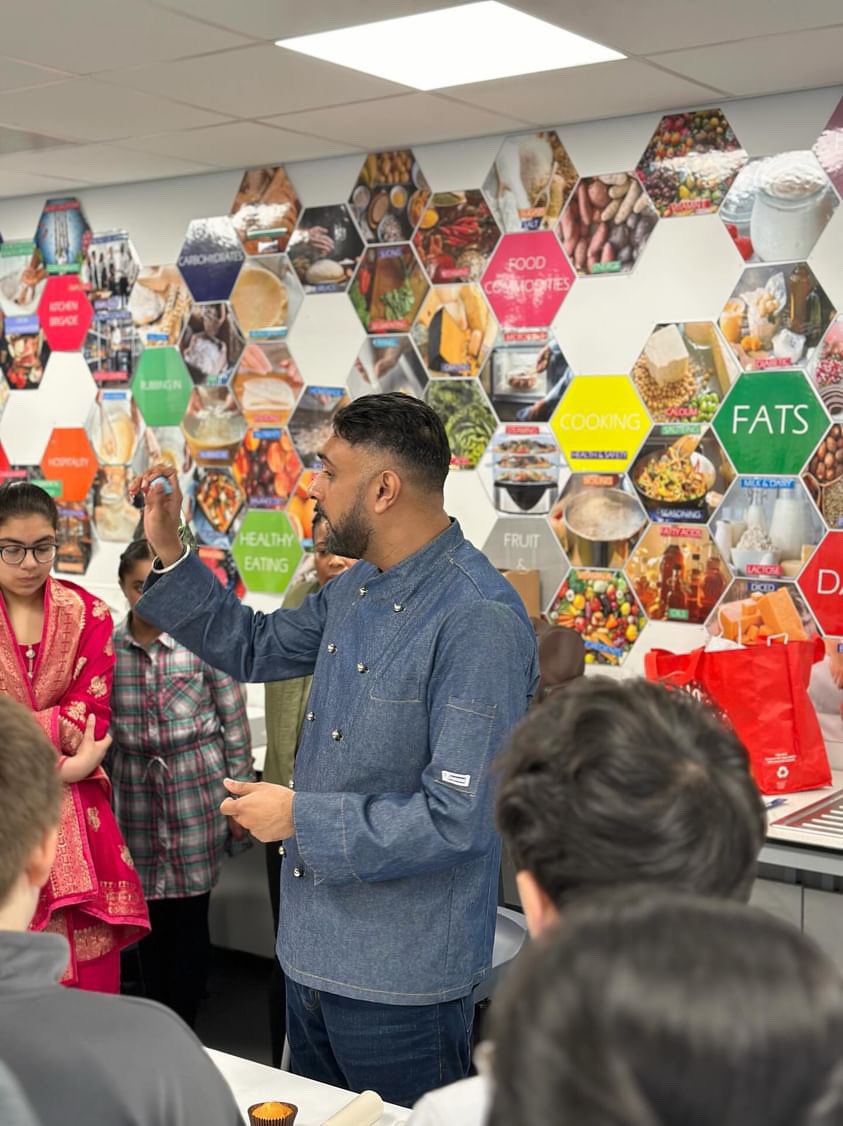 ABCAKES's tweet photo. It was an absolute pleasure to deliver a whole day of cake decorating workshops at @khalsaacademywolverhampton 

It involved me delivering the basics of cake decorating to 4 different classes. Made me realise how tough teaching actually is.
#youhaveoutdonehollywood https://t.co/Fkmo1bzkC9