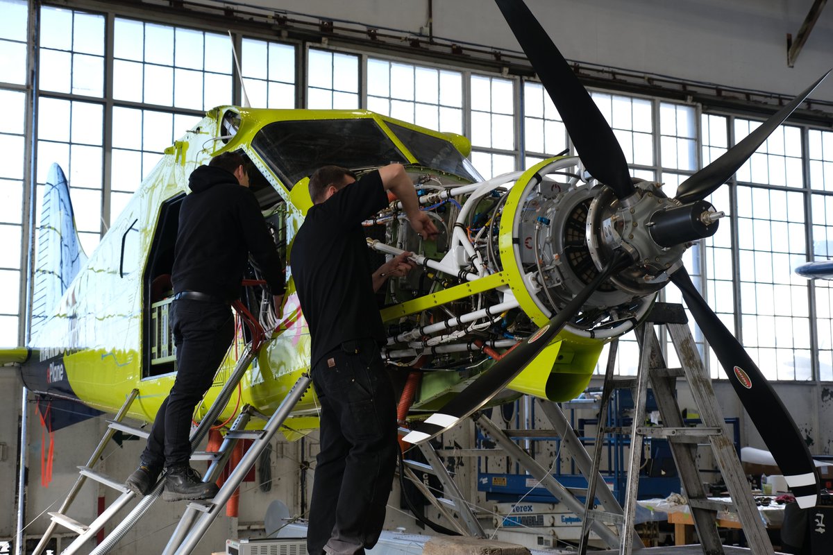 🇨🇦 Harbour Air signs LOI for 50 magni650 electric powerplants, targetting certification, STC and installation in DHC-2 Beavers. Details: bit.ly/3JuW8mR
📷: mine