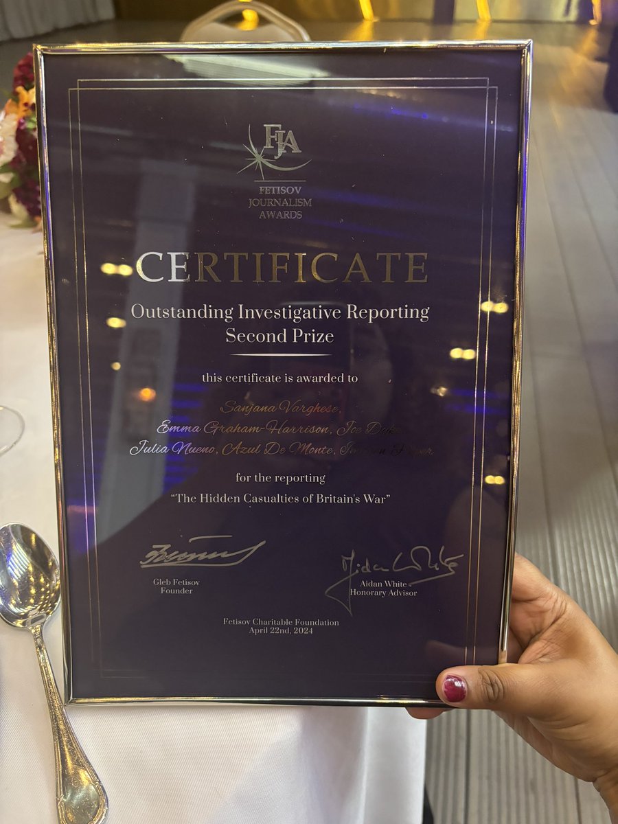 . @_EmmaGH & I picked up the second prize in the Outstanding Investigative Reporting category at the @fjawards, for our Airwars / Guardian series on missing victims of Britain’s airstrikes in Iraq, w/ @joedyke @julnueno @azul_demonte @FreelanceHabib @imogen_piper ✨