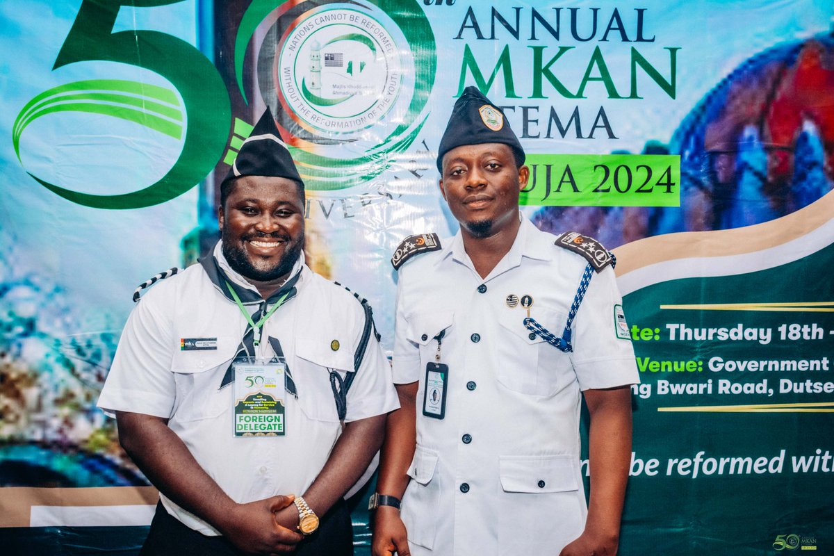 MKA Ghana🇬🇭 delegation in individual shots with Sadr MKA Nigeria🇳🇬  at the closing session of #MKANIjtemaat50

#mkaghana 
#MKANIjtema 
#AhmadiYouth #TrueIslam #Ahmadiyya 
#MKANIjtemaat50