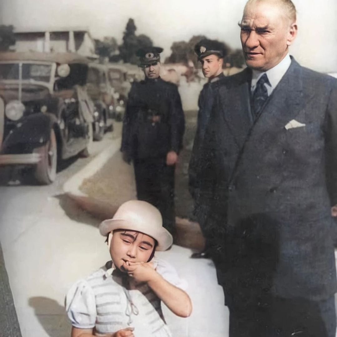 Tam 104 yıl önce Meclisimizi kurup, çocuklarımıza, dünyanın tek evrensel çocuk bayramını armağan eden, en büyük lider Ulu Önder Mustafa Kemal Atatürk'e minnettarız. #23NisanUlusalEgemenlikÇocukBayramımız kutlu olsun. #ChpMuğlaİlKadınKolları