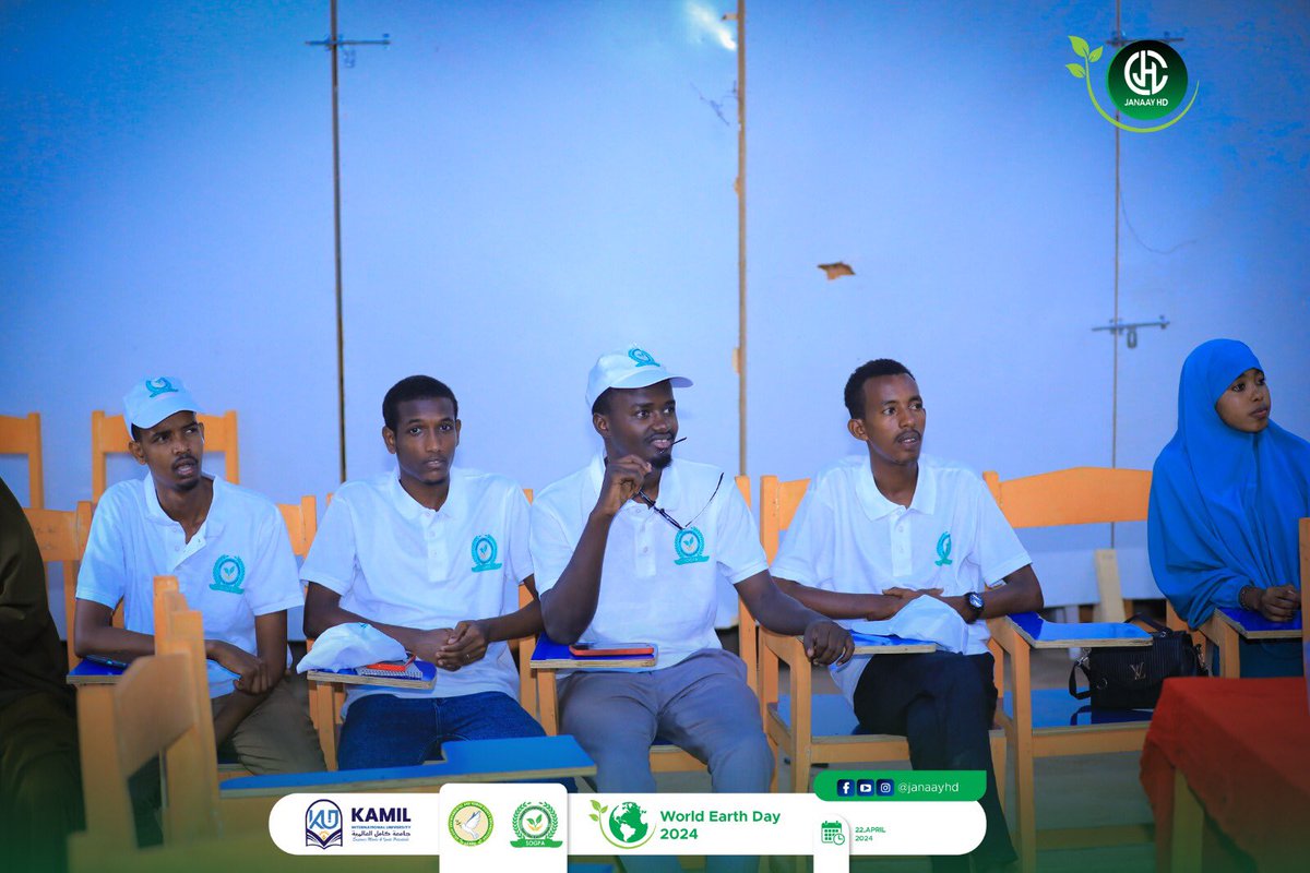 🌍 On #WorldEarthDay2024 with theme #PlasticVsPlanet, the @SOGPA2 organized a knowledge-sharing workshop in Baidoa, Somalia, focusing on the dangers of plastic bags to our planet. 20 passionate individuals came together to learn and take action for a cleaner, greener future.