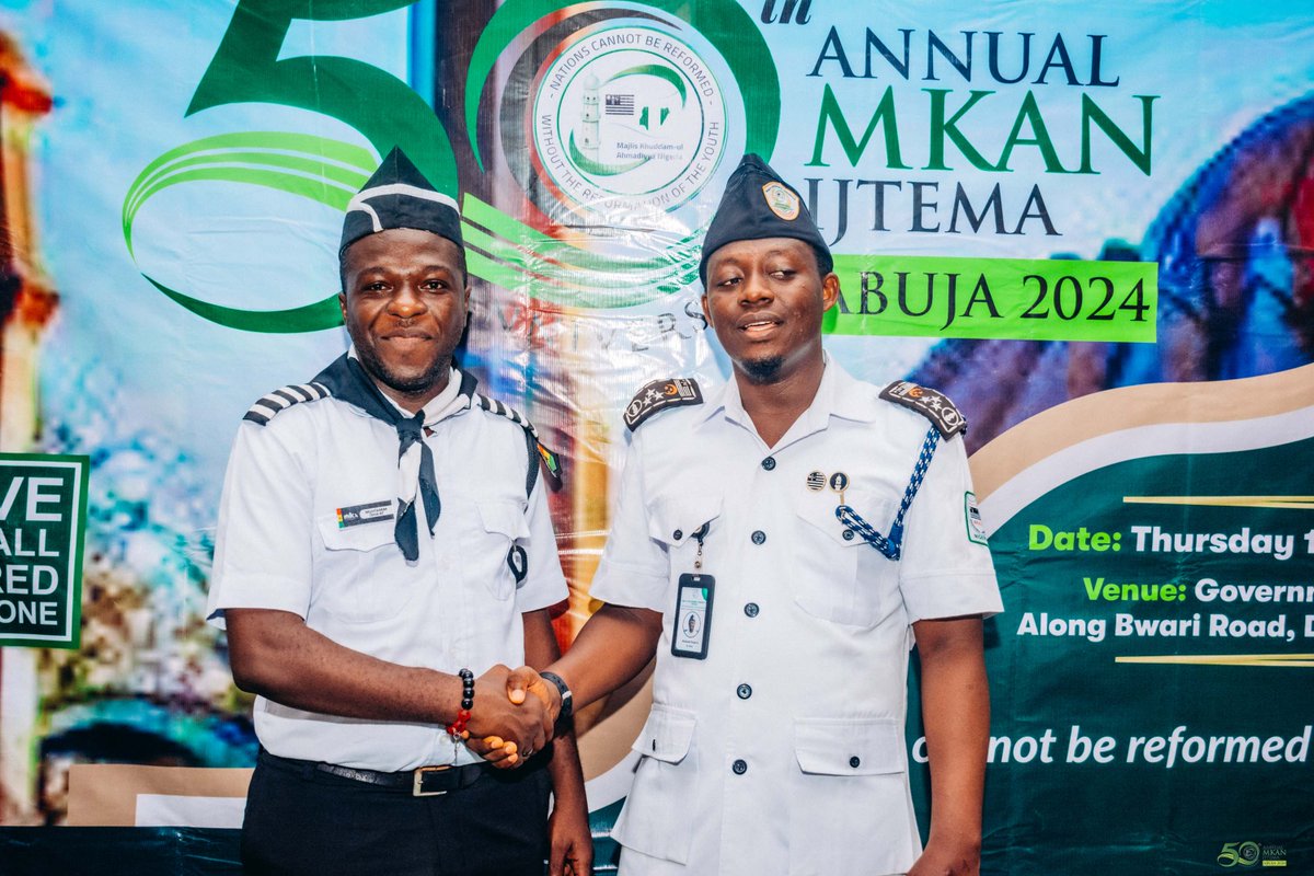 MKA Ghana🇬🇭 delegation in individual shots with Sadr MKA Nigeria🇳🇬 at the closing session of #MKANIjtemaat50 #mkaghana #MKANIjtema #AhmadiYouth #TrueIslam #Ahmadiyya #MKANIjtemaat50