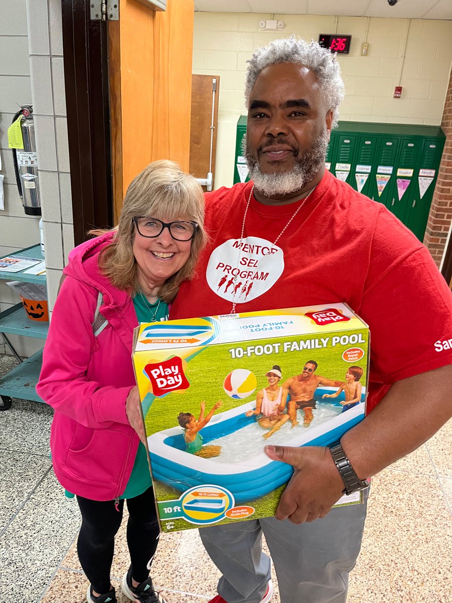 Congratulations to kindergartener Joanise for having perfect attendance this week! This week someone with perfect attendance will win the pool pictured here with Sandalwood celebrities Mrs. Knauer and Mr. Cash! #CommunitySchools #hereforit #attendancematters