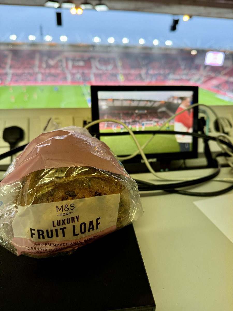 If all else fails….we have Luxury Fruit Loaf courtesy of @brynlaw 👏🏼👏🏼👏🏼