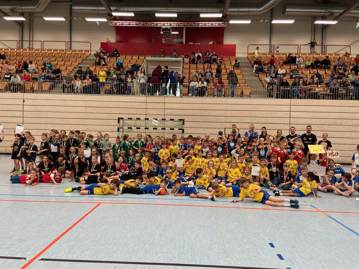 HSGKonstanz's tweet photo. F-#Jugend-Spieltag bei der HSG🙌
150 #Kinder stürmten durch die Schänzlehalle & tobten sich in 15 Teams aus Lauchringen, der HCDJK, Ehingen, #Engen, Rielasingen/Gottmadingen, #Radolfzell, #Pfullendorf & Bodman aus. 40 Kinder in 4 Mannschaften konnte die #HSG ins Rennen schicken. https://t.co/o3i96kWpm8