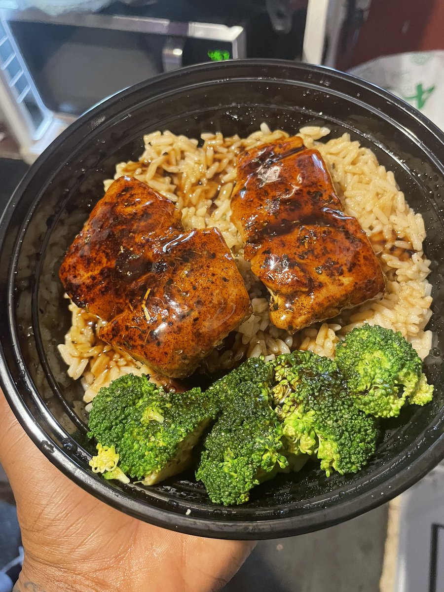 CannonBeats215's tweet photo. The Salmon Man donโt miss ๐ฏ #ChefCannon #OpenKitchen215
(Yes, Iโm all the way back mfโs ๐) https://t.co/yREmSTkqoo